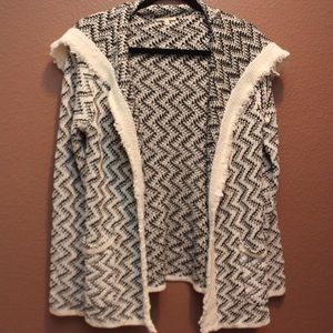 COZY BLACK AND WHITE CARDIGAN